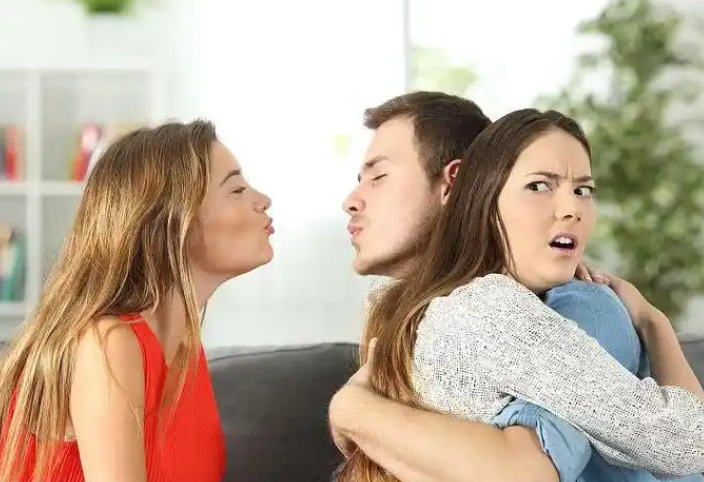 如果你的丈夫出轨了，你该怎么办以及如何应对